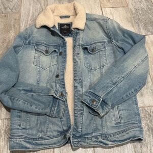 Hollister Men’s Light Blue Denim Jacket with Cream Sherpa